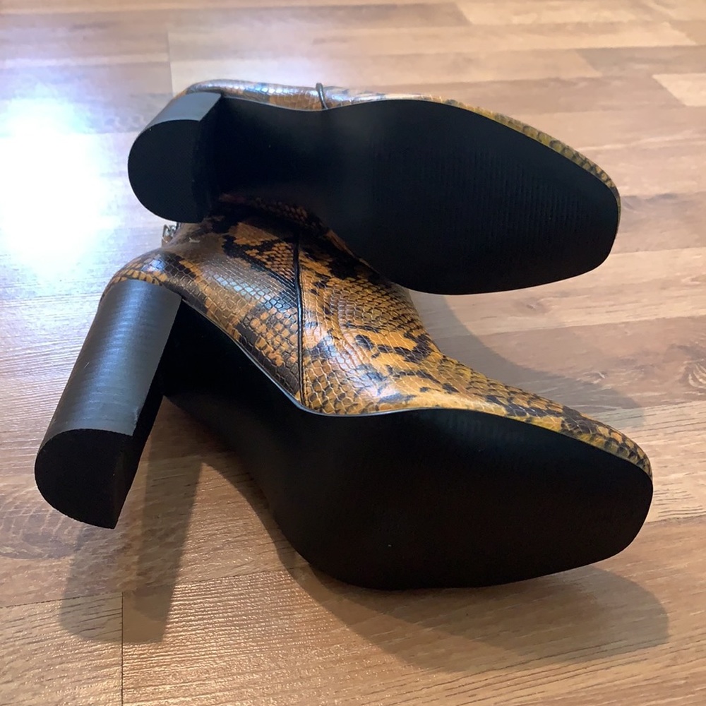 5️⃣0️⃣AQUA Women's Soren Yellow Block Heel Booties - Picture 5 of 6